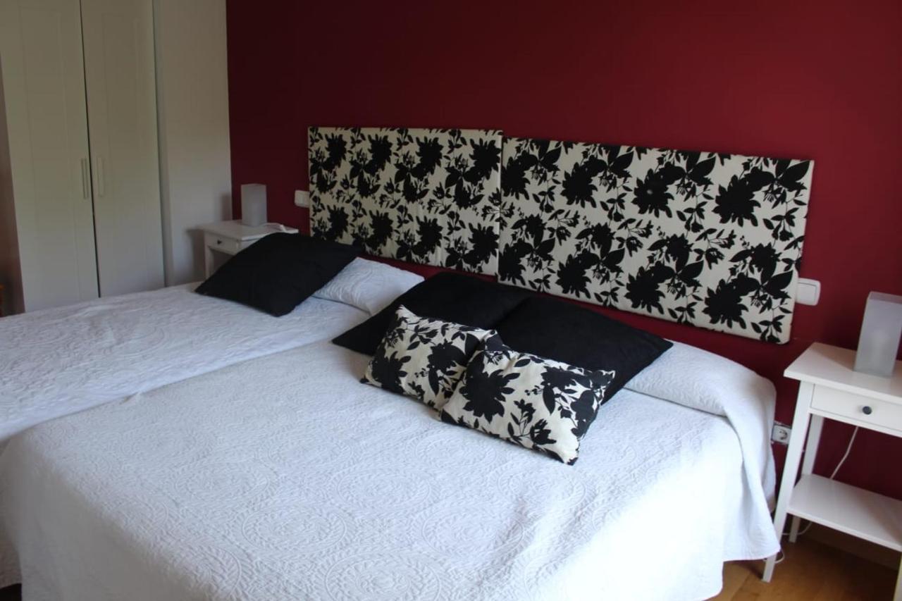 Casa Tau Guest House Larrasoana Екстериор снимка