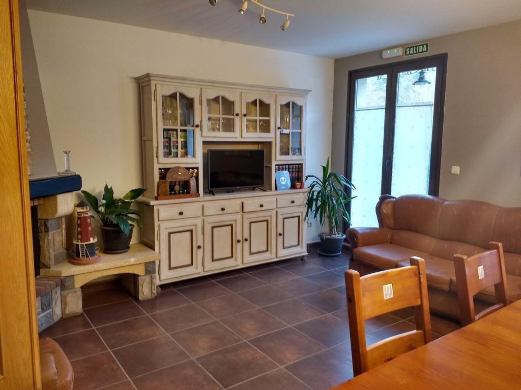 Casa Tau Guest House Larrasoana Екстериор снимка